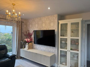 Luxury Spacious Flat close to Central London